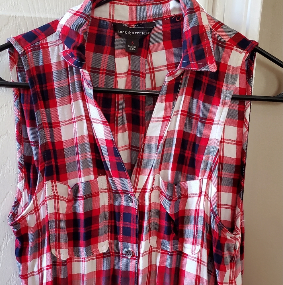 Rock and republic sleeveless button up